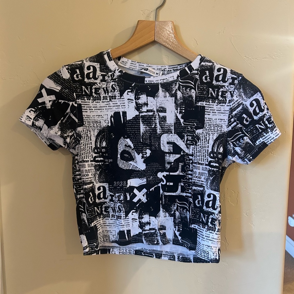 FB Sister Monochrome Graphic Crop Top